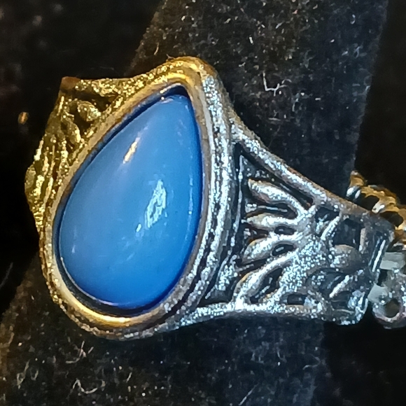 paparazzi Jewelry - Paparazzi Stretch Ring Silvertone With Blue Cabochon Stone